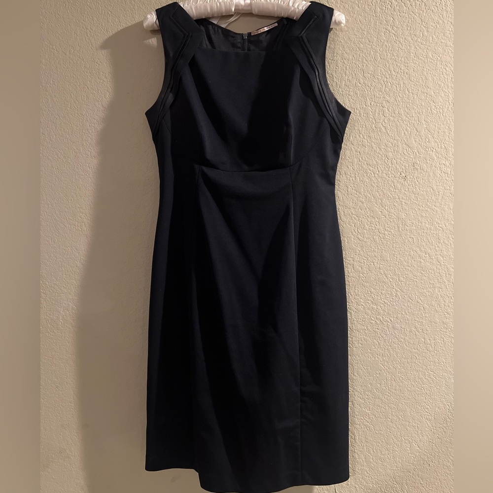 Elie Tahari Elegant Black Sleeveless Midi Dress
